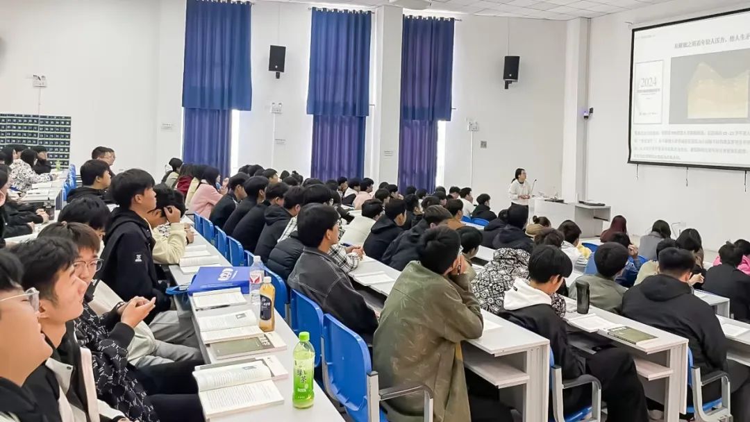 全省高校思政课“大听课 大调研”第十三组专家莅临304永利集团开展工作