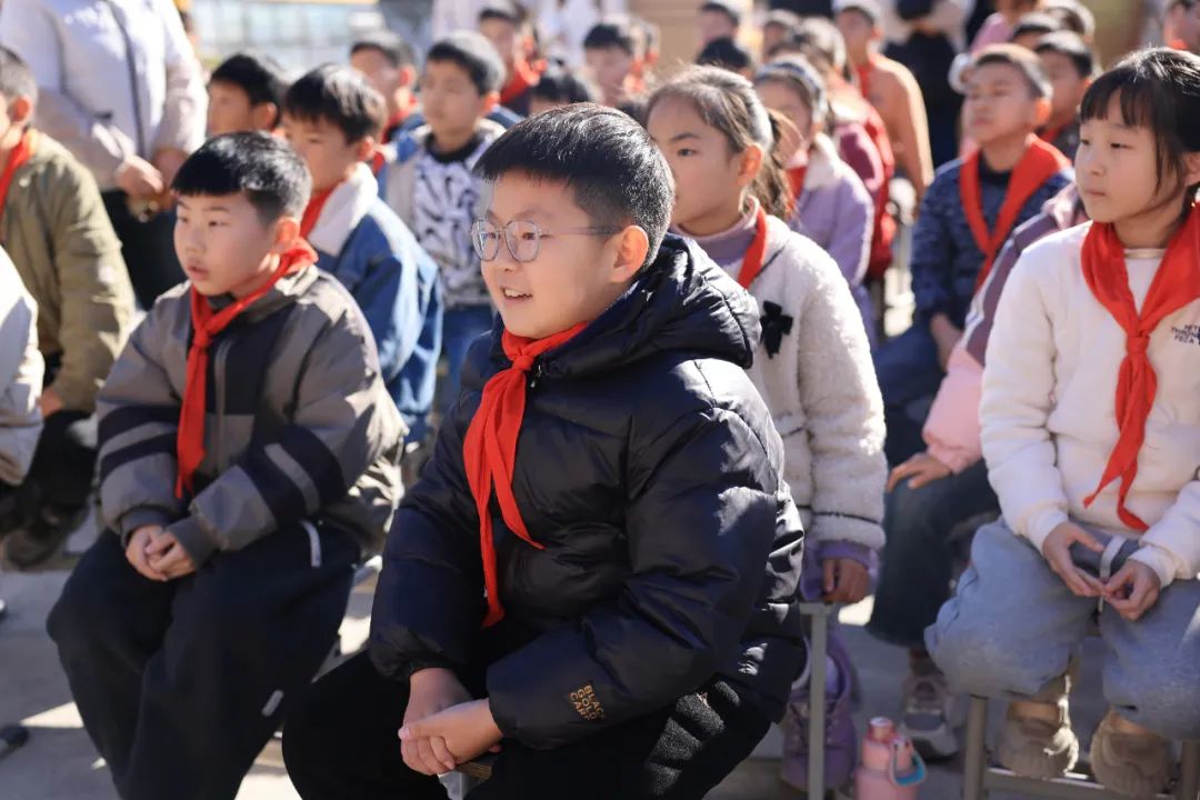 304永利集团师生走进良水寨小学支教