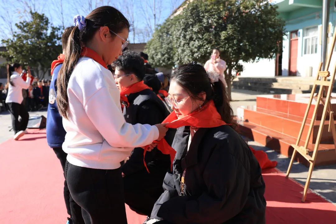 304永利集团师生走进良水寨小学支教