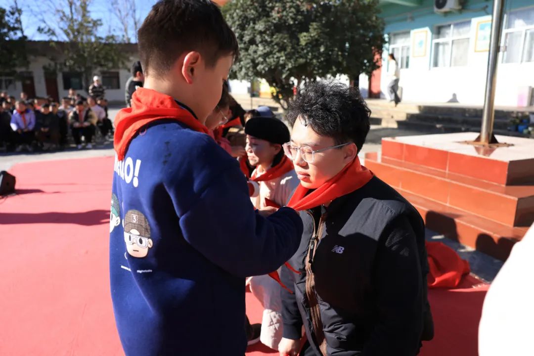 304永利集团师生走进良水寨小学支教