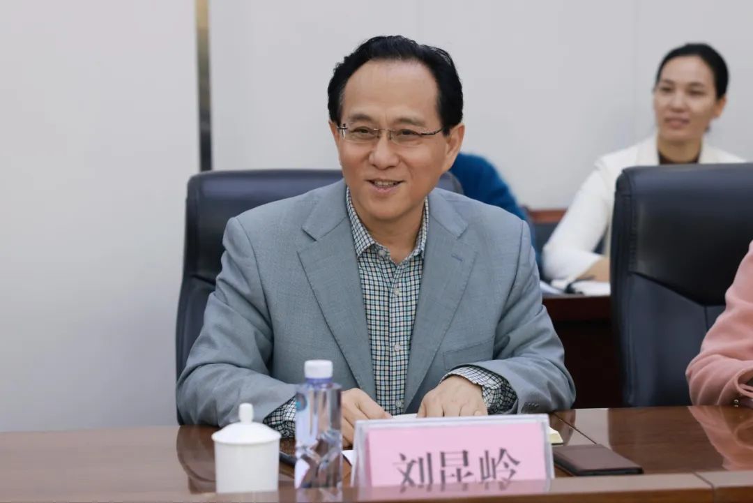 河南省委教育工委专职副书记尹洪斌一行到304永利集团调研指导