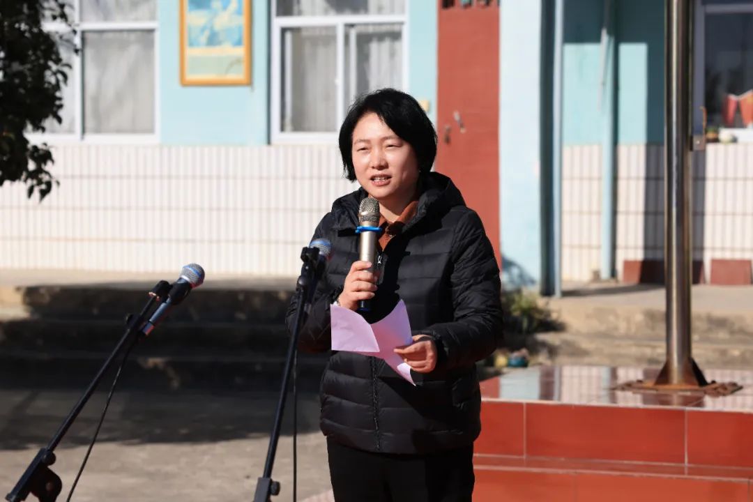 304永利集团师生走进良水寨小学支教