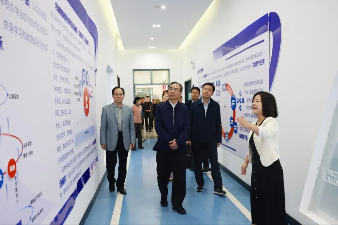 河南省委教育工委专职副书记尹洪斌一行到304永利集团调研指导