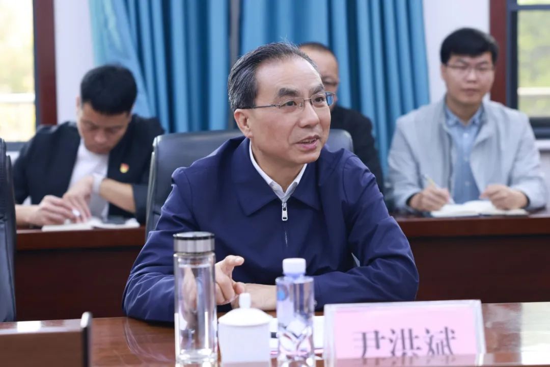 河南省委教育工委专职副书记尹洪斌一行到304永利集团调研指导