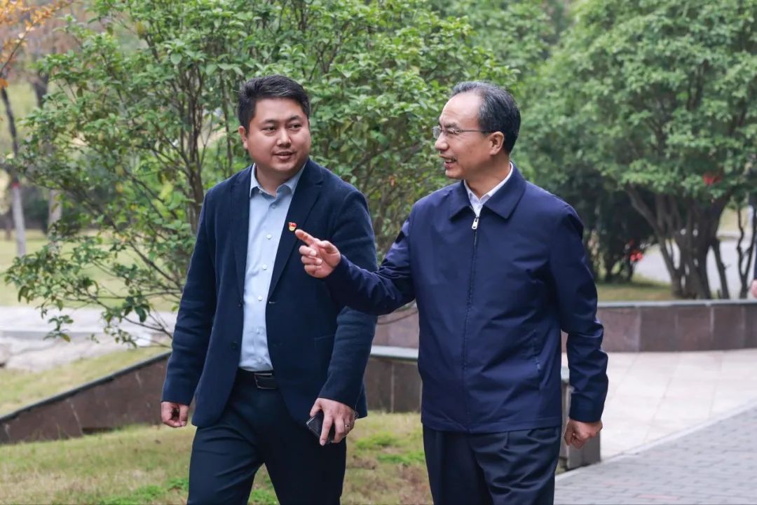 河南省委教育工委专职副书记尹洪斌一行到304永利集团调研指导